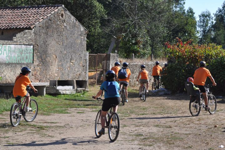 Grupo de personas durante una ruta en bicicleta