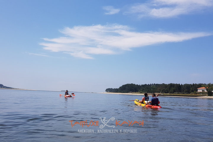 Kayaks en ruta desde el río Miño al Tamuxe